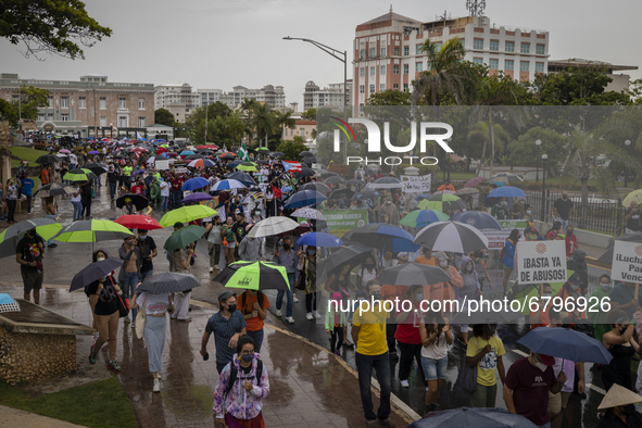 Teacher, Students and Workers of the UPR (University of Puerto Rico) protest against a budget cut of $94 million imposed by the Fiscal Contr...