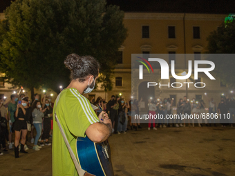 Fifth-grade students of Rieti sing Antonello Venditti's 'Notte Prima degli Esami' in front of their school, in Rieti, Italy, on June 15, 202...