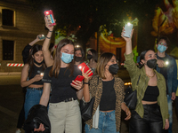 Fifth-grade students of Rieti sing Antonello Venditti's 'Notte Prima degli Esami' in front of their school, in Rieti, Italy, on June 15, 202...