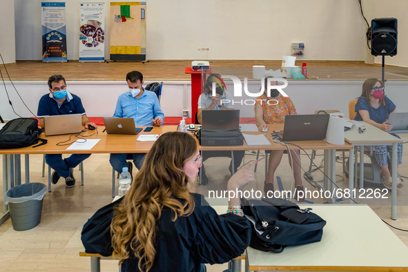 A student during the State Exam in front of the Commission chaired by the External President in Molfetta, Italy at the Professional Institut...