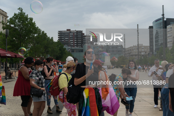 On June 19th took place the annual Pride Parade in Clermont-Ferrand, France, under a stifling heat. The event gathered tons of people. The c...