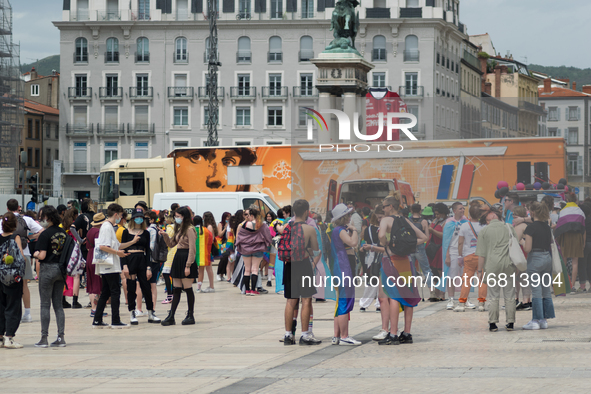 On June 19th took place the annual Pride Parade in Clermont-Ferrand, France, under a stifling heat. The event gathered tons of people. The c...