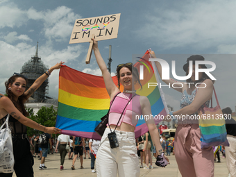 On June 19th took place the annual Pride Parade in Clermont-Ferrand, France, under a stifling heat. The event gathered tons of people. The c...