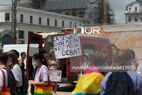 On June 19th took place the annual Pride Parade in Clermont-Ferrand, France, under a stifling heat. The event gathered tons of people. The c...