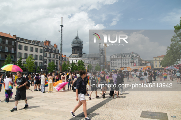 On June 19th took place the annual Pride Parade in Clermont-Ferrand, France, under a stifling heat. The event gathered tons of people. The c...