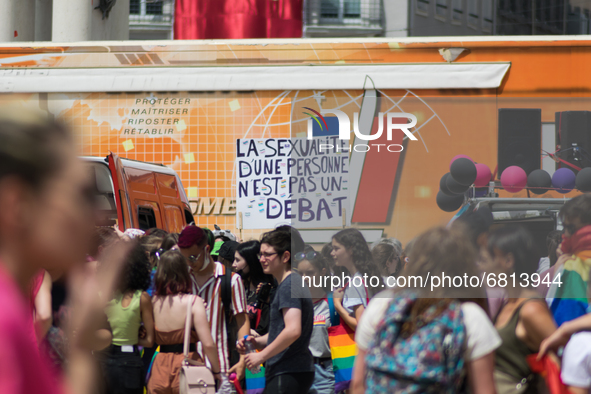 On June 19th took place the annual Pride Parade in Clermont-Ferrand, France, under a stifling heat. The event gathered tons of people. The c...