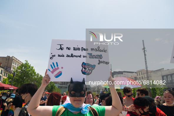 On June 19th took place the annual Pride Parade in Clermont-Ferrand, France, under a stifling heat. The event gathered tons of people. The c...