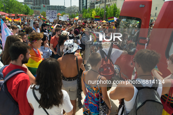 On June 19th took place the annual Pride Parade in Clermont-Ferrand, France, under a stifling heat. The event gathered tons of people. The c...