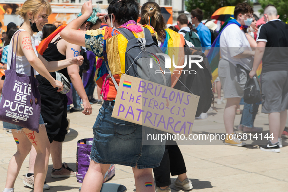 On June 19th took place the annual Pride Parade in Clermont-Ferrand, France, under a stifling heat. The event gathered tons of people. The c...