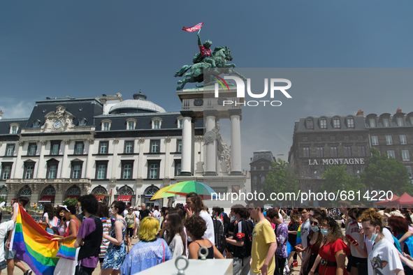 On June 19th took place the annual Pride Parade in Clermont-Ferrand, France, under a stifling heat. The event gathered tons of people. The c...