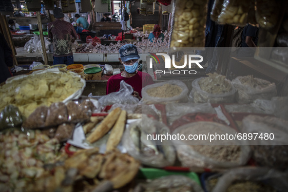 Gloomy faces of sellers and buyers at a traditional market in Pamulang area, South Tangerang, Banten, Indonesia on July 23, 2021. For almost...