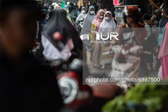 Gloomy faces of sellers and buyers at a traditional market in Pamulang area, South Tangerang, Banten, Indonesia on July 23, 2021. For almost...