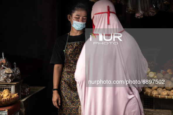 Gloomy faces of sellers and buyers at a traditional market in Pamulang area, South Tangerang, Banten, Indonesia on July 23, 2021. For almost...