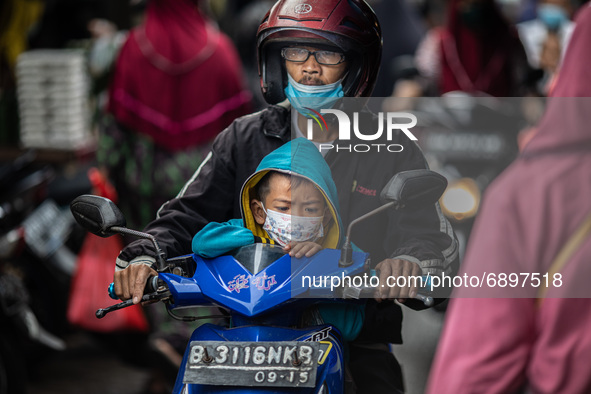 Gloomy faces of sellers and buyers at a traditional market in Pamulang area, South Tangerang, Banten, Indonesia on July 23, 2021. For almost...