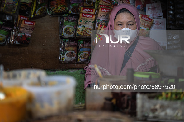 Gloomy faces of sellers and buyers at a traditional market in Pamulang area, South Tangerang, Banten, Indonesia on July 23, 2021. For almost...