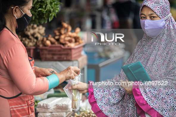 Gloomy faces of sellers and buyers at a traditional market in Pamulang area, South Tangerang, Banten, Indonesia on July 23, 2021. For almost...