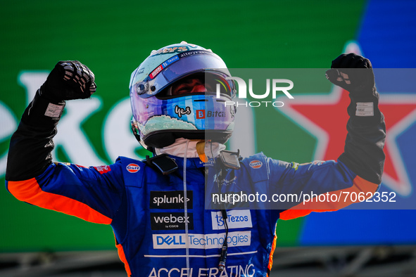 RICCIARDO Daniel (aus), McLaren MCL35M, portrait celebrating victory during the Formula 1 Heineken Gran Premio D&#039;italia 2021, Italian G...