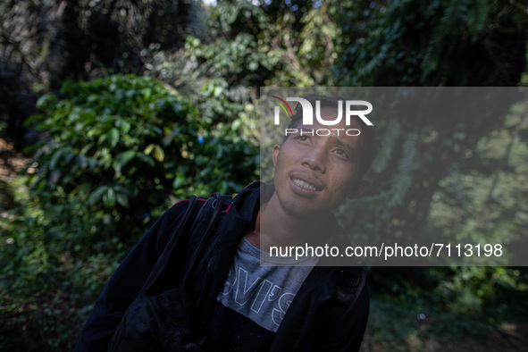  ZAELANI (22 years old) is a guide who works at the Leuwi Hejo waterfall site. Since the COVID-19 pandemic has decreased in Indonesia, touri...