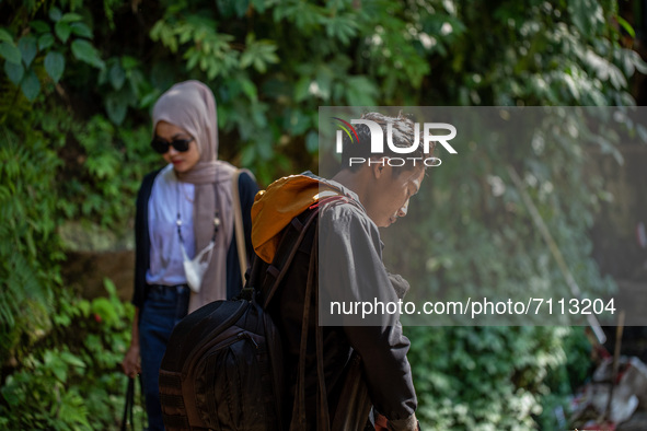  ZAELANI (22 years old) is a guide who works at the Leuwi Hejo waterfall site. Since the COVID-19 pandemic has decreased in Indonesia, touri...