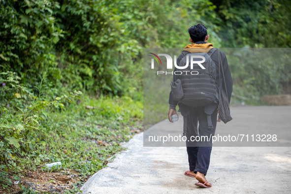  ZAELANI (22 years old) is a guide who works at the Leuwi Hejo waterfall site. Since the COVID-19 pandemic has decreased in Indonesia, touri...