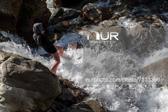  The tourist site of the Leuwi Hejo waterfall in Sentul, Bogor, West Java has reopened to the public. After the Covid-19 cases in Indonesia...