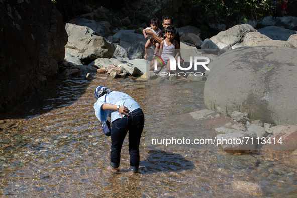  The tourist site of the Leuwi Hejo waterfall in Sentul, Bogor, West Java has reopened to the public. After the Covid-19 cases in Indonesia...