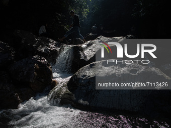  The tourist site of the Leuwi Hejo waterfall in Sentul, Bogor, West Java has reopened to the public. After the Covid-19 cases in Indonesia...