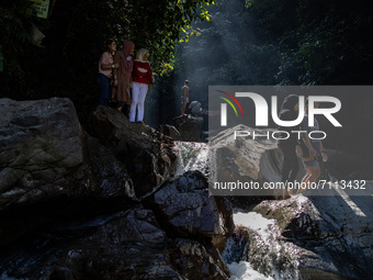  The tourist site of the Leuwi Hejo waterfall in Sentul, Bogor, West Java has reopened to the public. After the Covid-19 cases in Indonesia...