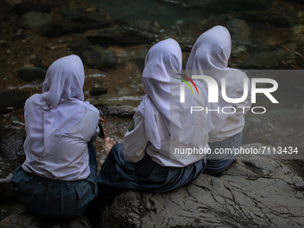  The tourist site of the Leuwi Hejo waterfall in Sentul, Bogor, West Java has reopened to the public. After the Covid-19 cases in Indonesia...