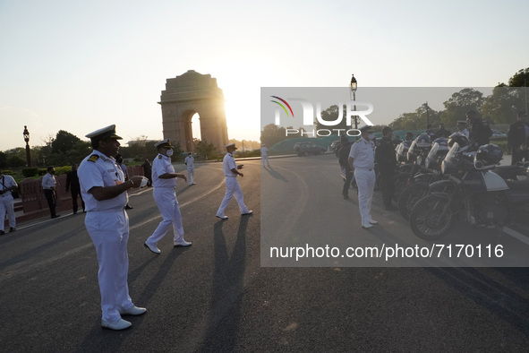 Naval officers receive the motorcycle expedition team of Indian Navy as part of ‘Swarnim Vijay Abhiyan’  at India Gate in New Delhi, India o...