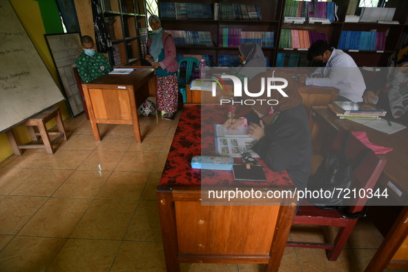 A number of students with disabilities participate in limited face-to-face learning at the Special School of SLB ABCD Muhammadiyah in Palu,...