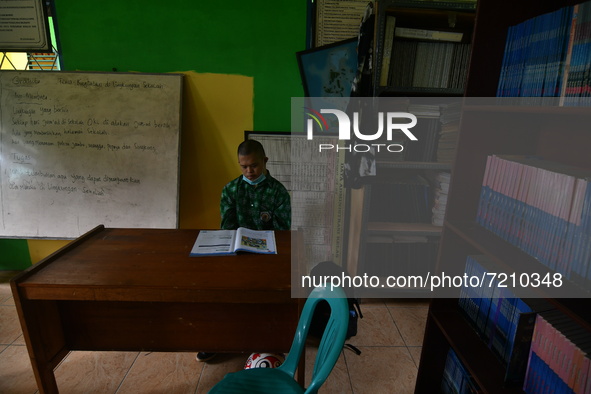 A number of students with disabilities participate in limited face-to-face learning at the Special School of SLB ABCD Muhammadiyah in Palu,...