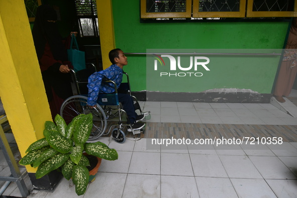 A number of students with disabilities participate in limited face-to-face learning at the Special School of SLB ABCD Muhammadiyah in Palu,...