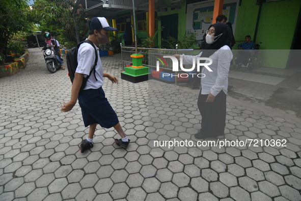 A number of students with disabilities participate in limited face-to-face learning at the Special School of SLB ABCD Muhammadiyah in Palu,...