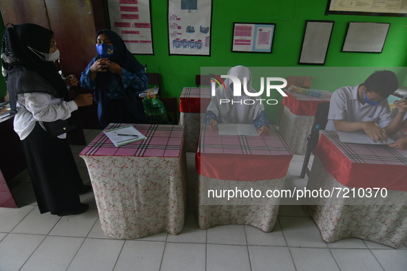 A number of students with disabilities participate in limited face-to-face learning at the Special School of SLB ABCD Muhammadiyah in Palu,...