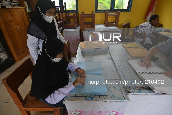 A number of students with disabilities participate in limited face-to-face learning at the Special School of SLB ABCD Muhammadiyah in Palu,...