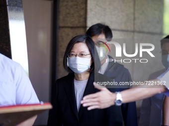 President Tsai visits the Kaohsiung fire victims at Kaohsiung University Medical Chung-Ho Memorial Hospital, in Kaohsiung, Taiwan, on Octobe...