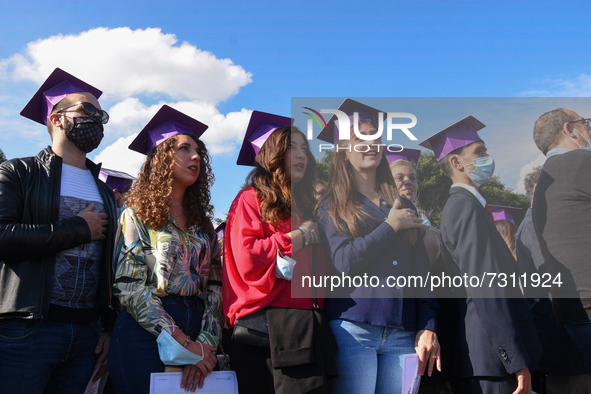 The new graduates of the autumn session paraded at the Foro Italico in Palermo. The graduation ceremony ended with the traditional Throwing...