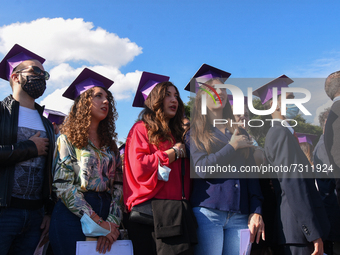 The new graduates of the autumn session paraded at the Foro Italico in Palermo. The graduation ceremony ended with the traditional Throwing...