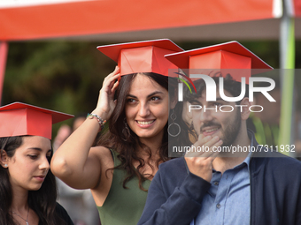 The new graduates of the autumn session paraded at the Foro Italico in Palermo. The graduation ceremony ended with the traditional Throwing...