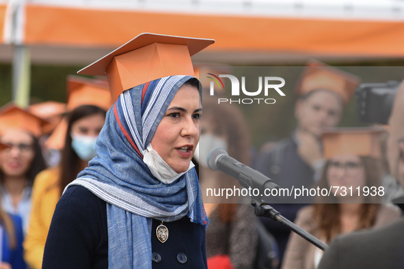 The new graduates of the autumn session paraded at the Foro Italico in Palermo. The graduation ceremony ended with the traditional Throwing...