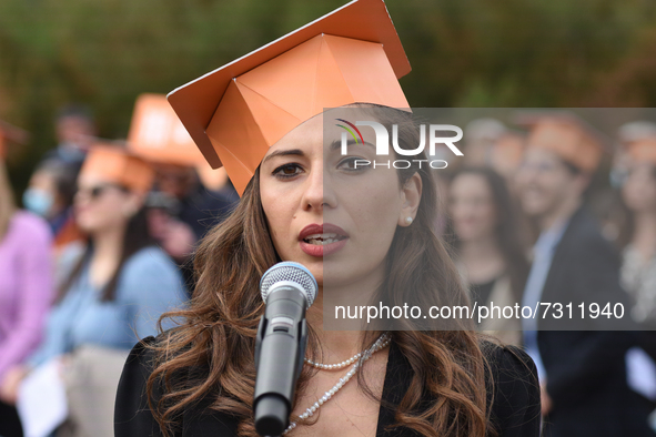 The new graduates of the autumn session paraded at the Foro Italico in Palermo. The graduation ceremony ended with the traditional Throwing...