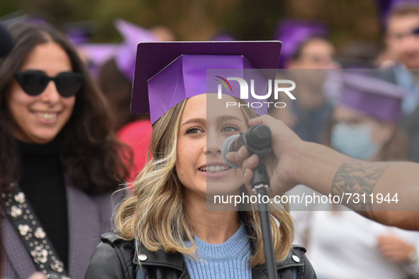 The new graduates of the autumn session paraded at the Foro Italico in Palermo. The graduation ceremony ended with the traditional Throwing...