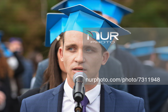 The new graduates of the autumn session paraded at the Foro Italico in Palermo. The graduation ceremony ended with the traditional Throwing...