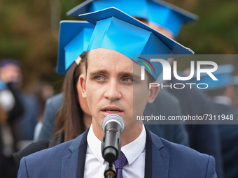 The new graduates of the autumn session paraded at the Foro Italico in Palermo. The graduation ceremony ended with the traditional Throwing...