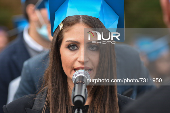 The new graduates of the autumn session paraded at the Foro Italico in Palermo. The graduation ceremony ended with the traditional Throwing...