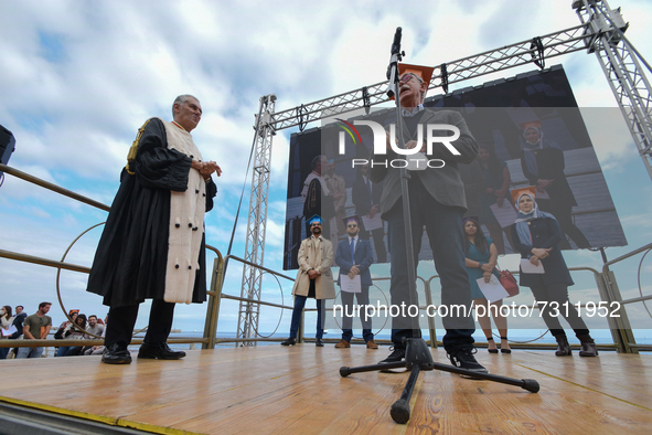 The new graduates of the autumn session paraded at the Foro Italico in Palermo. The graduation ceremony ended with the traditional Throwing...