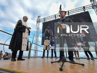 The new graduates of the autumn session paraded at the Foro Italico in Palermo. The graduation ceremony ended with the traditional Throwing...