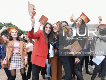 The new graduates of the autumn session paraded at the Foro Italico in Palermo. The graduation ceremony ended with the traditional Throwing...