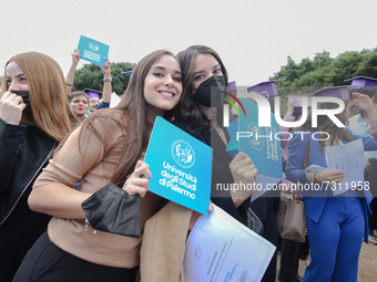 The new graduates of the autumn session paraded at the Foro Italico in Palermo. The graduation ceremony ended with the traditional Throwing...